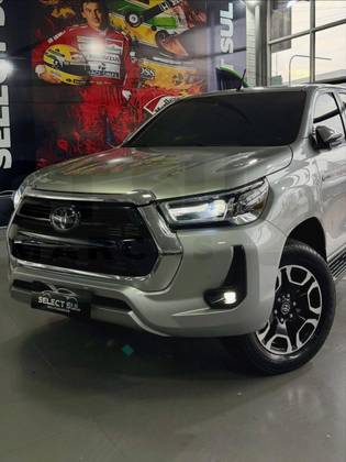 TOYOTA HILUX 2.8 D-4D TURBO DIESEL CD SRX 4X4 AUTOMÁTICO TOYOTA HILUX 2.8 D-4D TURBO DIESEL CD SRX 4X4 AUTOMÁTICO
